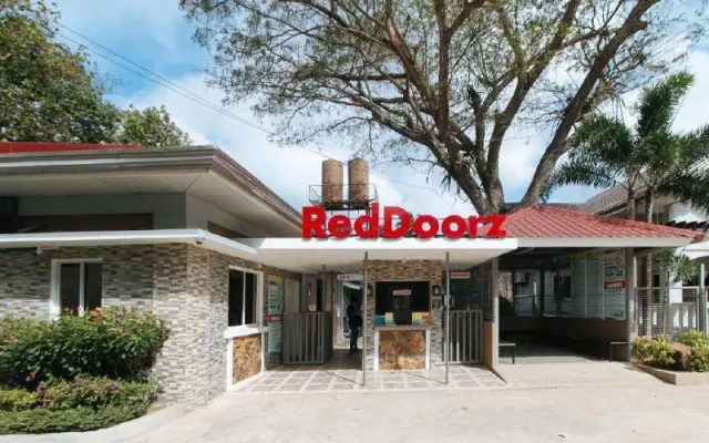 RedDoorz Premium @ Trece Indang Road
