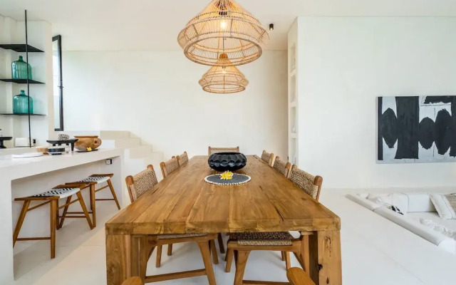 Casa Umalas Villa by Betterplace