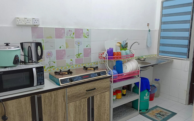 COZY HOME KLIA SEPANG with Aircond and Free Wi-Fi – Kitchen – Sepang