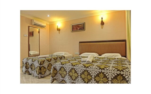 Penarak Bamboo Beach Motel