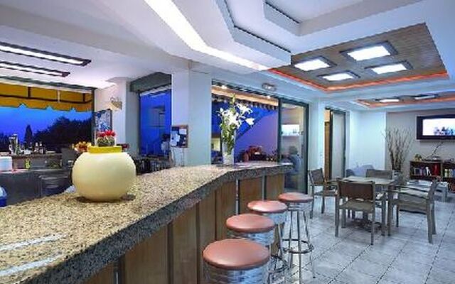 Bella Vista Hotel by Checkin