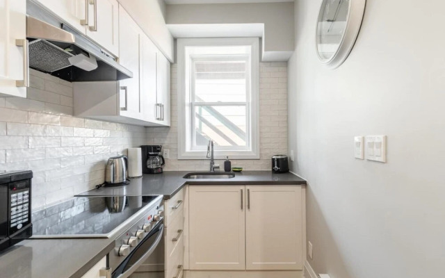 Designed 1BR Apartment 4