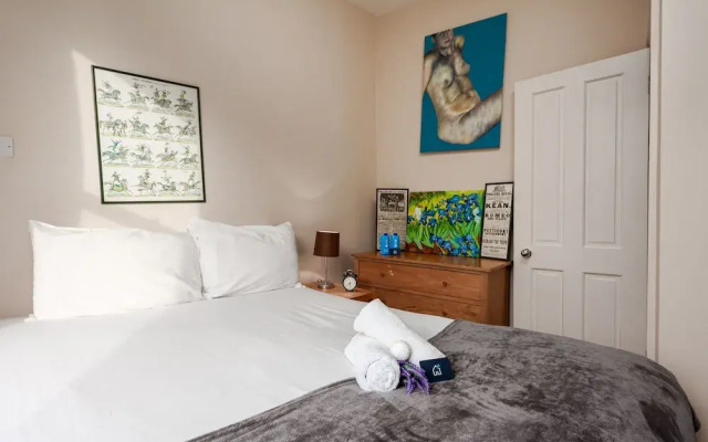Light And Comfortable Hammersmith Home Ssq