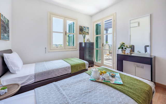 J1 Holiday House Adjacent to Aphrodite Hills - Sea View