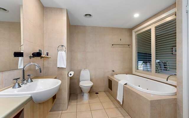 Salt - 2brm apartment with Spa bath and Ocean Views