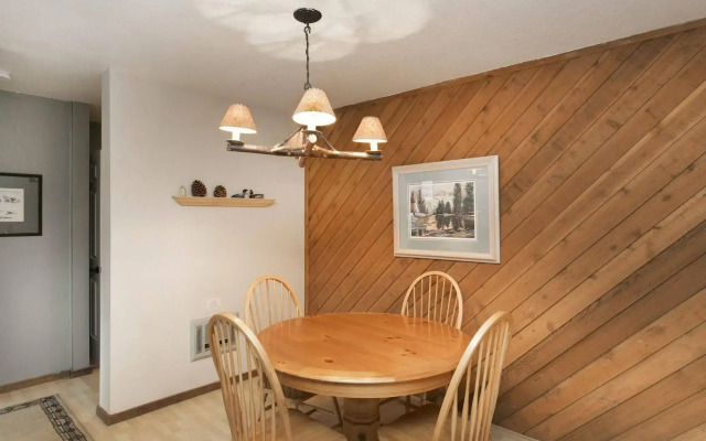 Aspen Creek by 101 Great Escapes