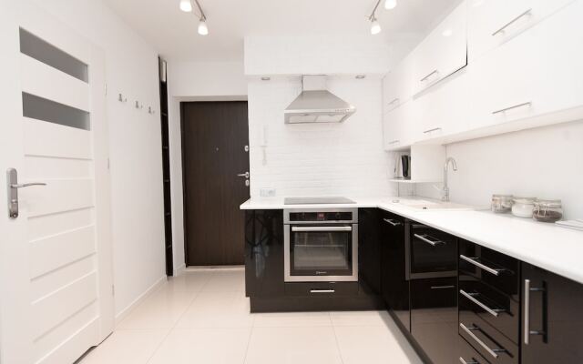 Warsaw Concierge Square Grzybowski