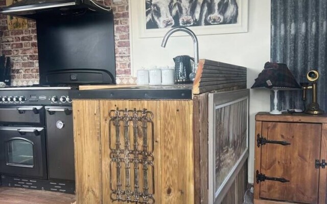 Bridie Rose - hot tub Extra Charge Exotic Animals