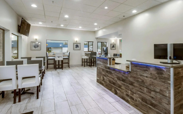 Red Lion Inn and Suites Seaside