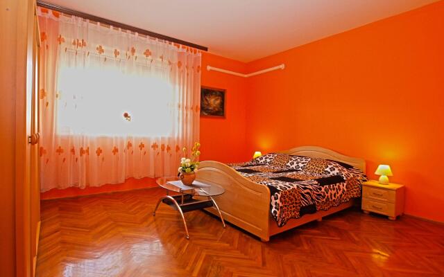 Apartment 1200