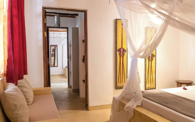 Raha Lodge