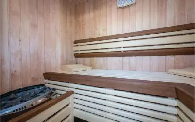 Four-Bedroom Holiday Home in Milna