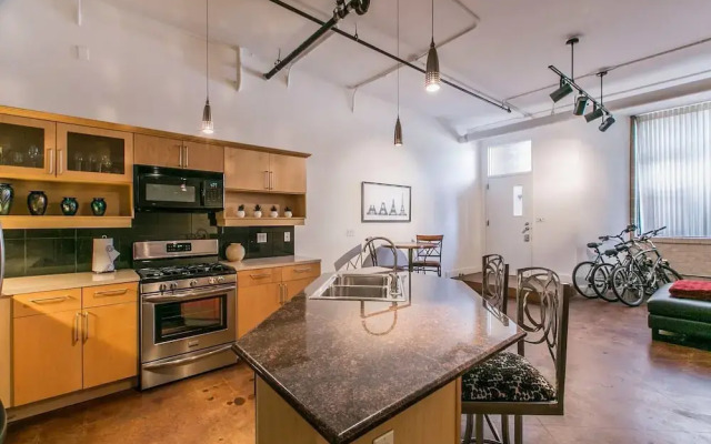 Downtown Loft by 6th St. Prime Sxsw!
