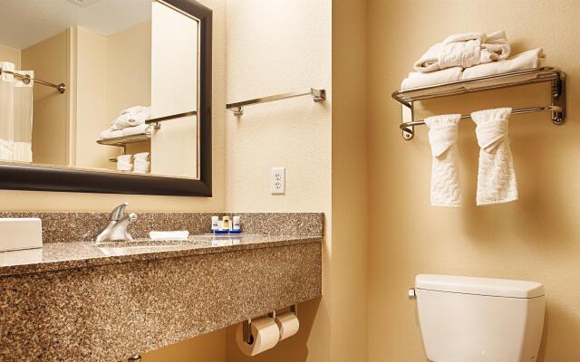 Best Western Plus Chain of Lakes Inn & Suites