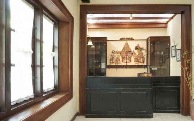 OYO 804 Ndalem Maharani Guest House