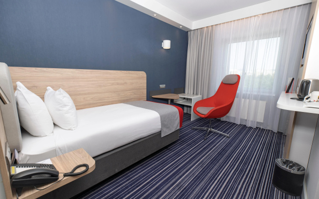 Holiday Inn Express Geneva Airport by IHG – Guest Rooms – Meyrin