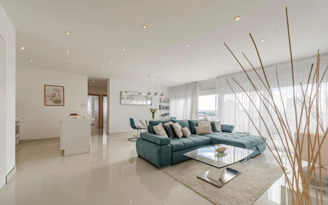 Urban Luxury Apartment