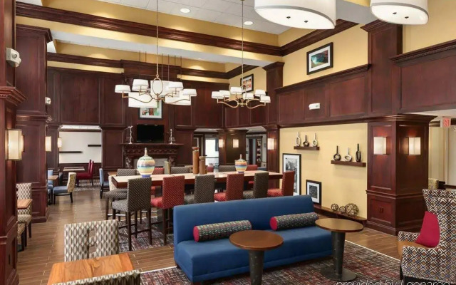 Hampton Inn & Suites Cleveland-Beachwood