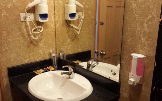 Tran Gia Hotel Huynh Thuc Khang