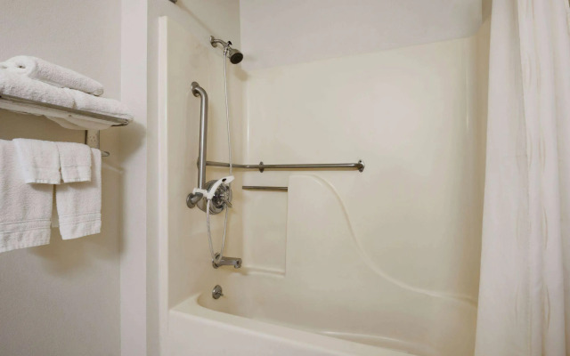 Super 8 by Wyndham Peoria