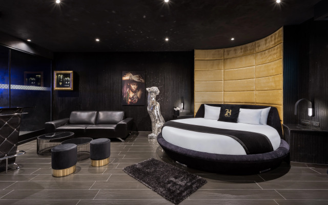 H Hotel