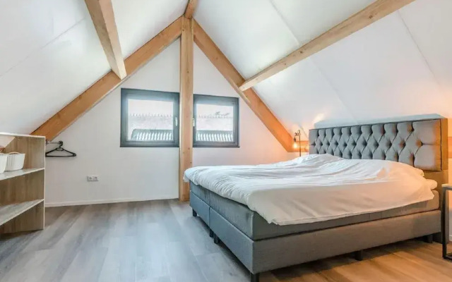 Chic Thatched-roof Stay