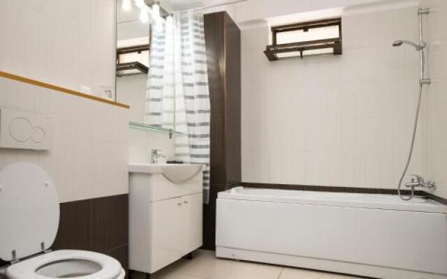 Green Lake Apartment 5