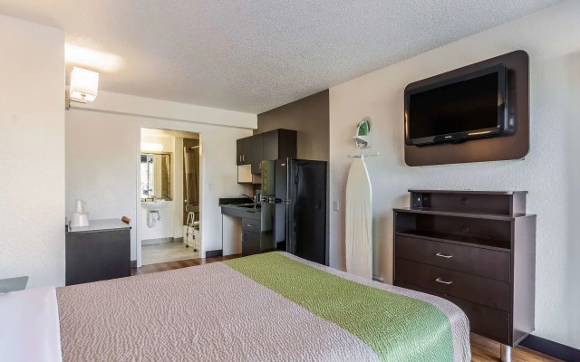 Studio 6 Little Rock, AR - West