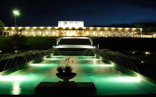 Howard Johnson by Wyndham Sierras Hotel and Casino