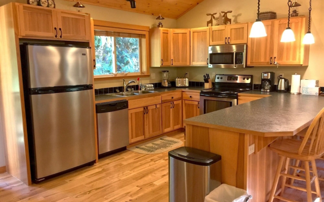 Mt. Baker Lodging Cabin 65 (Sleeps 10)