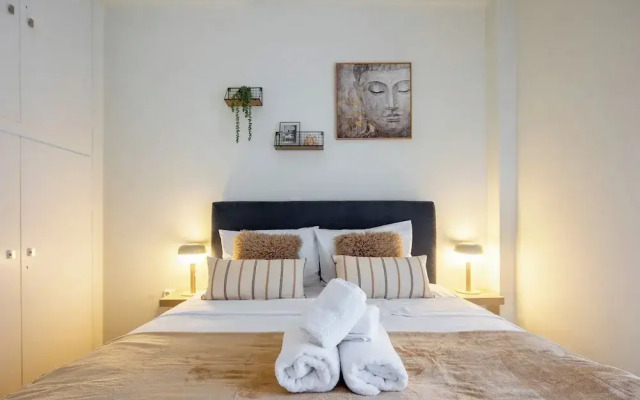 Zephyr 3-Bedroom Apartment in Athens