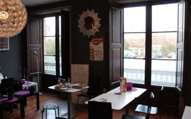 Roots&Boots Singular Hostel