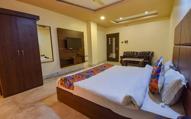 Fabhotel Red Rose