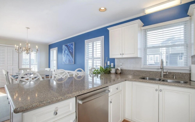 Azure 4 Bedroom Home by RedAwning