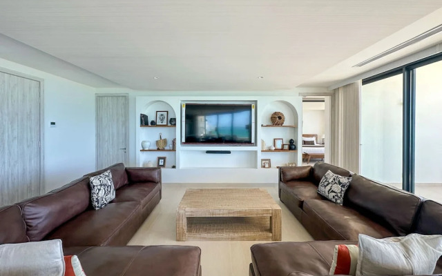 5BR Beachfront Luxury Condo