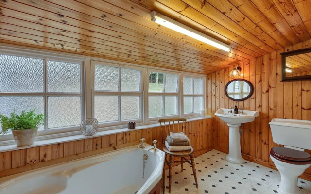 Spacious Characterful House W/views & Large Garden