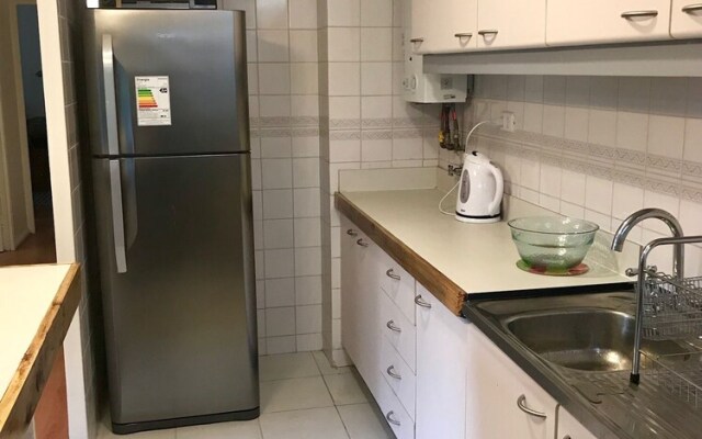 Las Camelias cerca de Costanera Center