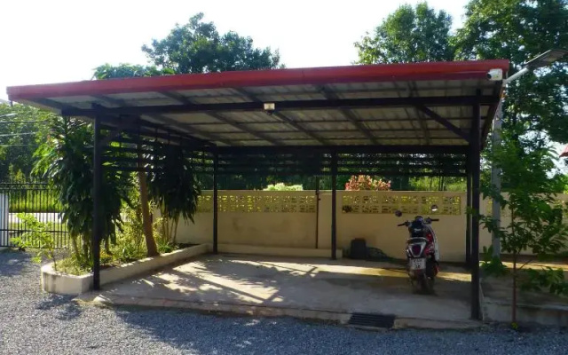 1 Double bedroom apartment with Pool and extensive Kitchen diningroom