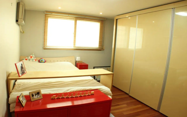 Six Morning Guesthouse