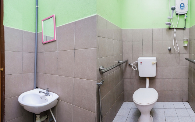 OYO 717 MR J Hotel Wakaf Che Yeh 2