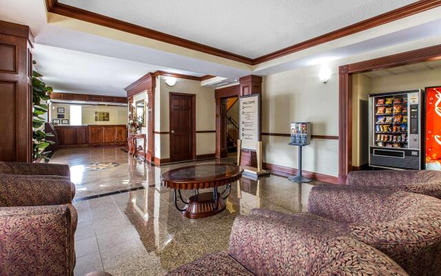 Econo Lodge At Six Flags