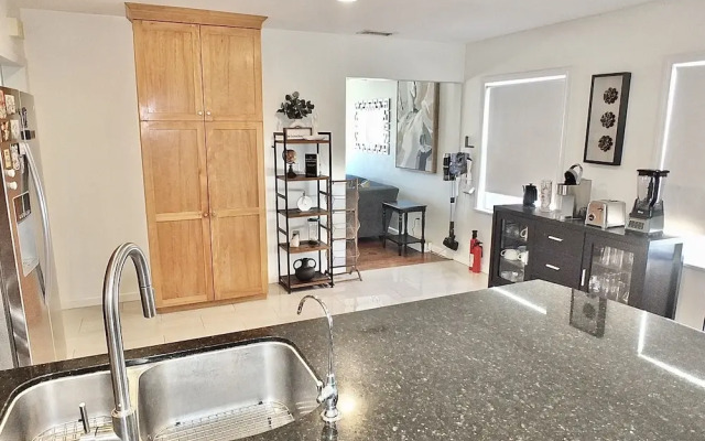 Bellflower Breeze Charming 3 BDR in Long Beach!