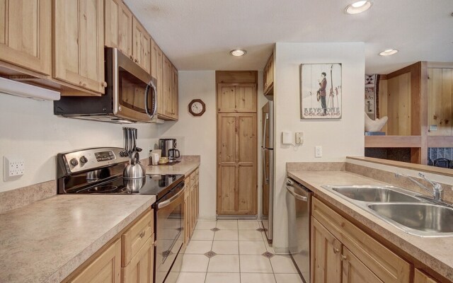 1777 Decatur 2 Bedroom Condo by RedAwning