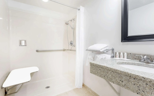 Days Inn by Wyndham Cedar Falls- University Plaza