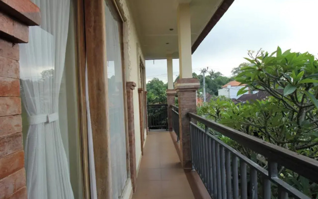 Capital O 94011 Binhari Guest House