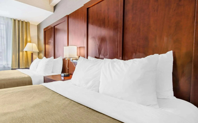 Holiday Inn Express Hotel andamp; Suites Collingwo