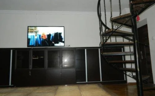 Batumi Golden Fish Bakuri