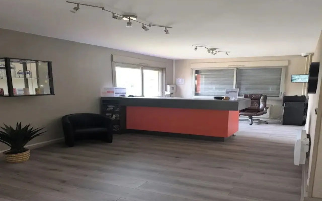 Adonis Lyon Est Hôtel Artys