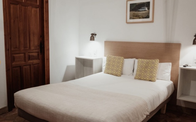 Frenteabastos Hostel & Suites