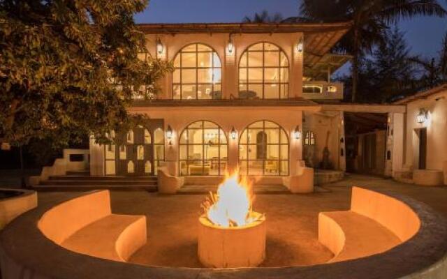 SaffronStays Casa Blanca